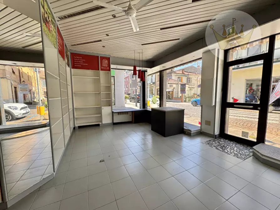 Immagine 9 di Negozio in vendita  in Corso del Popolo 40 a Monfalcone