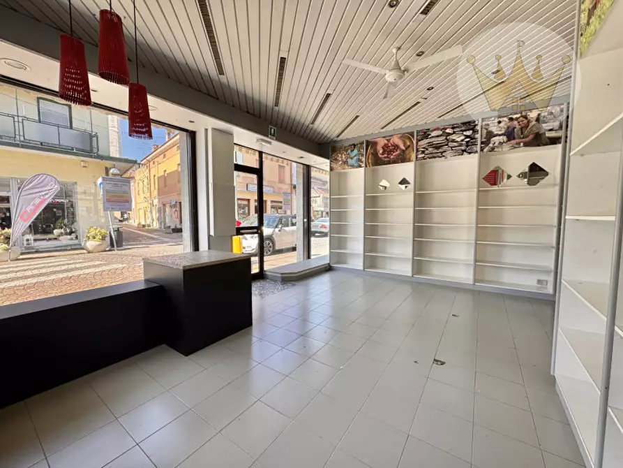 Immagine 11 di Negozio in vendita  in Corso del Popolo 40 a Monfalcone