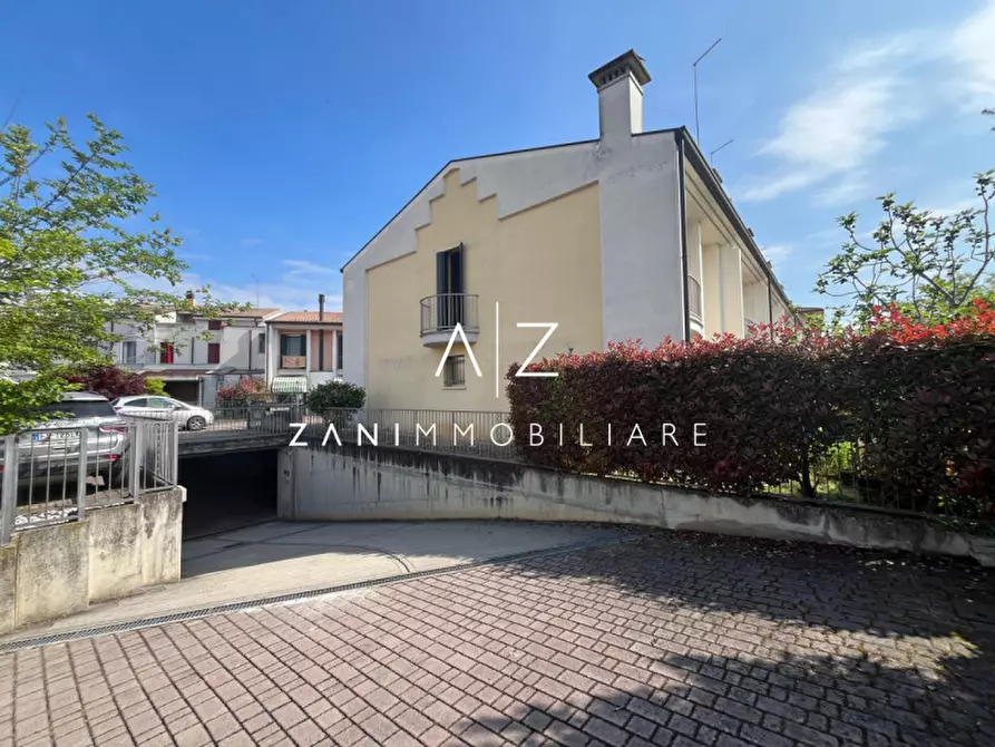 Immagine 2 di Villetta a schiera in vendita  in Via Roma a San Martino Di Lupari