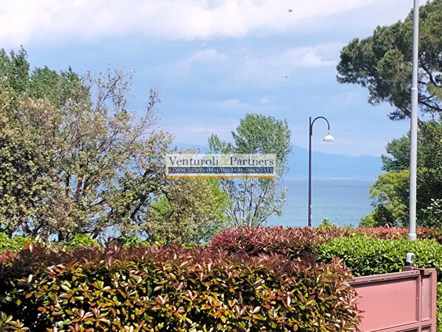 Immagine 2 di Terreno in vendita  in Via lungolago Cesare Battisti a Desenzano Del Garda