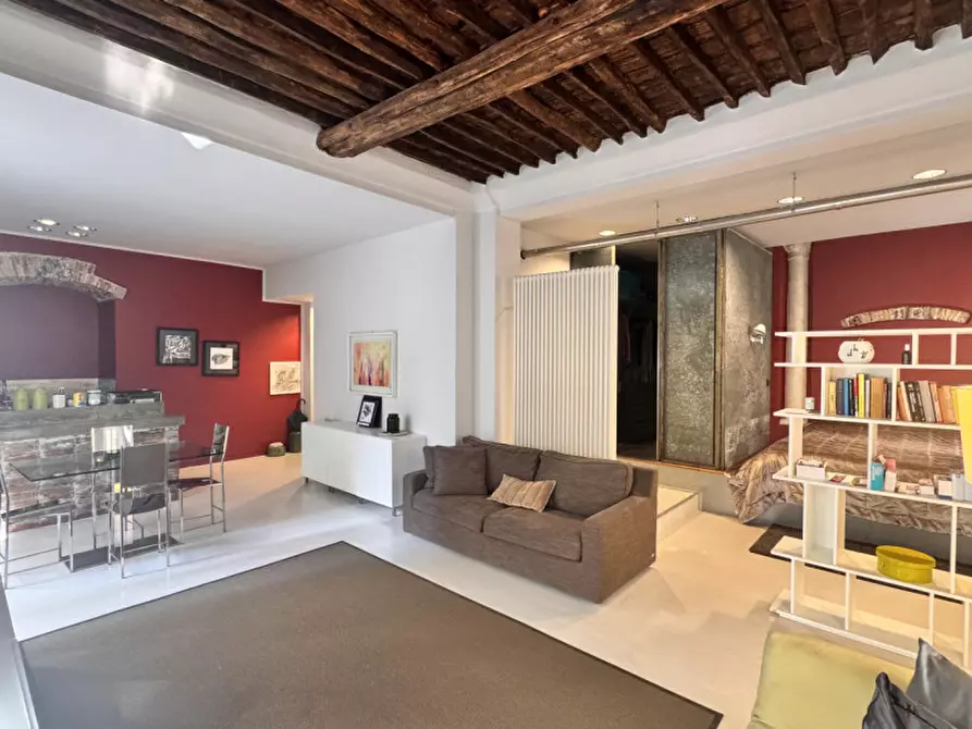 Immagine 14 di Appartamento in vendita  in piazza de marini a Genova