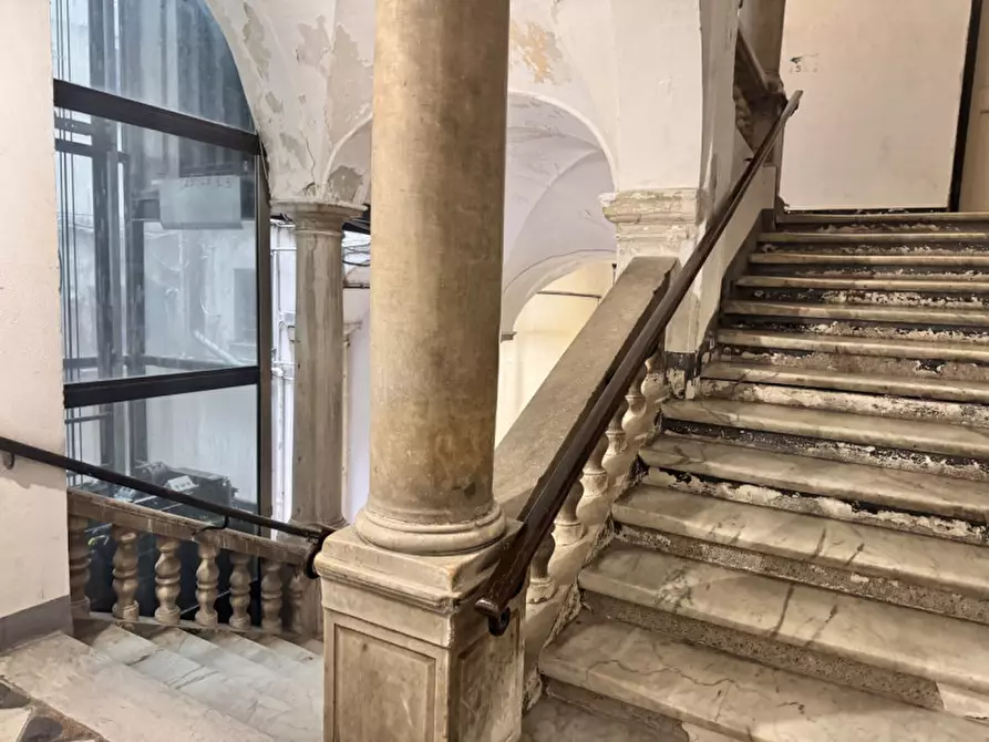 Immagine 17 di Appartamento in vendita  in piazza de marini a Genova