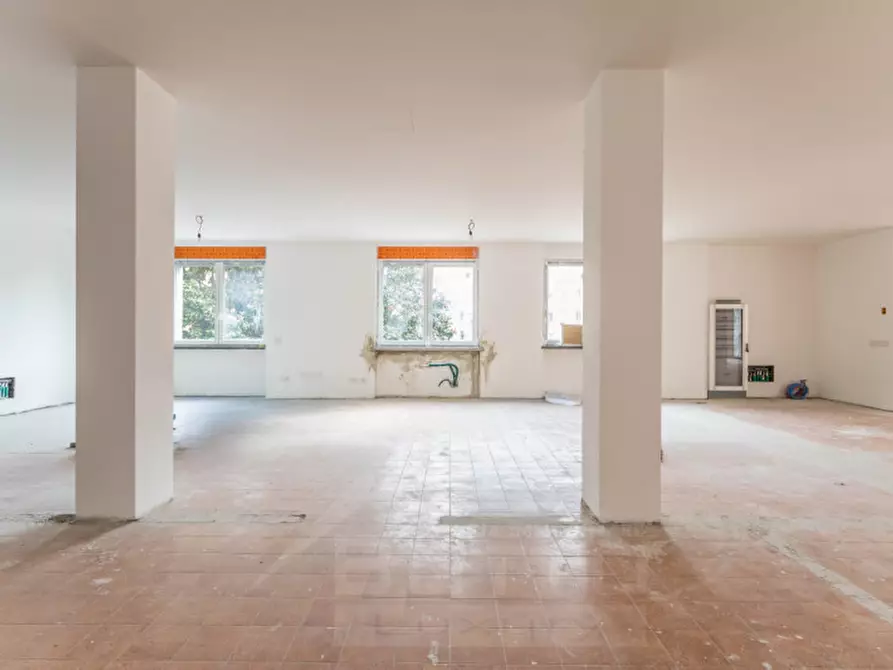 Immagine 9 di Ufficio in vendita  in Corso della Liberazione 85 a Arona