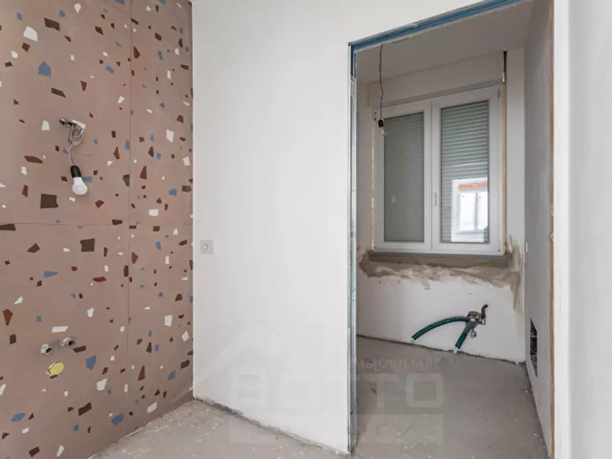 Immagine 18 di Ufficio in vendita  in Corso della Liberazione 85 a Arona