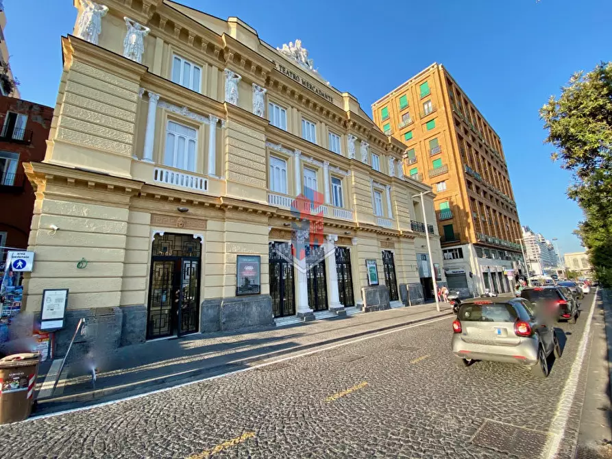 Immagine 9 di Appartamento in vendita  in PIAZZA MUNICIPIO ESCLUSIVO BILOCALE a Napoli