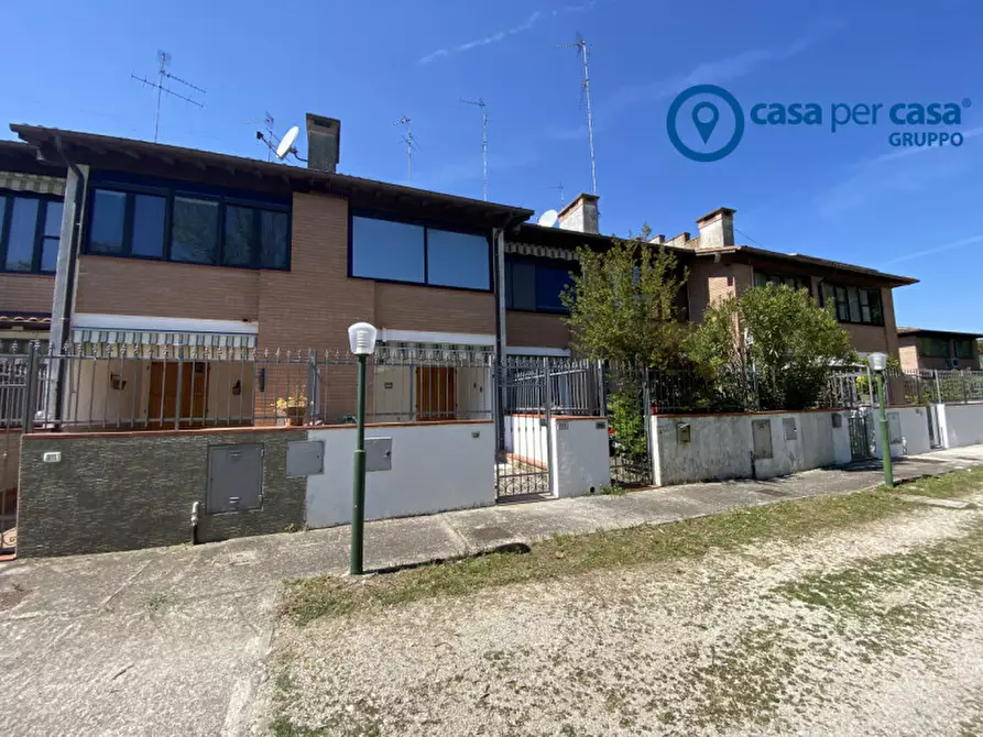 Immagine 1 di Villetta a schiera in vendita  in Viale Delle Nazioni Unite a Comacchio