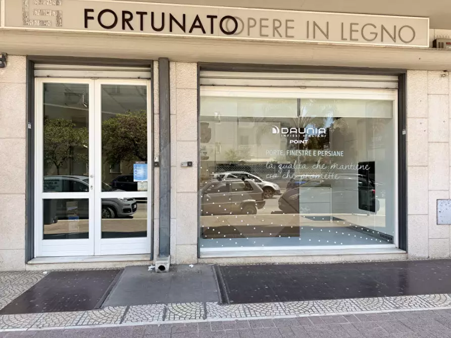 Immagine 1 di Negozio in vendita  in Via Barletta, 153-155 a Andria