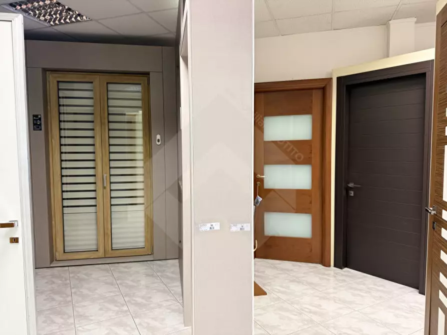 Immagine 5 di Negozio in vendita  in Via Barletta, 153-155 a Andria