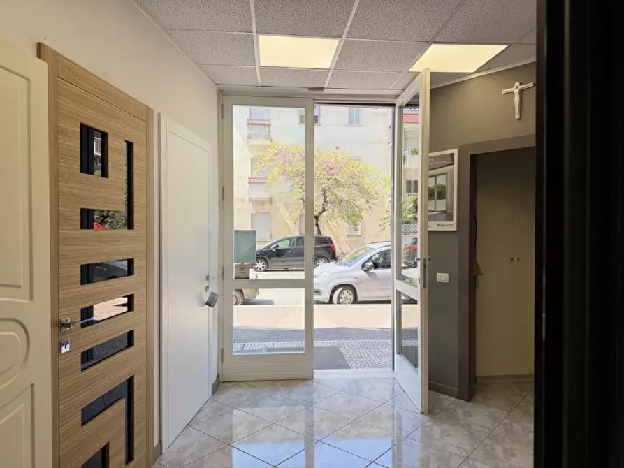 Immagine 6 di Negozio in vendita  in Via Barletta, 153-155 a Andria