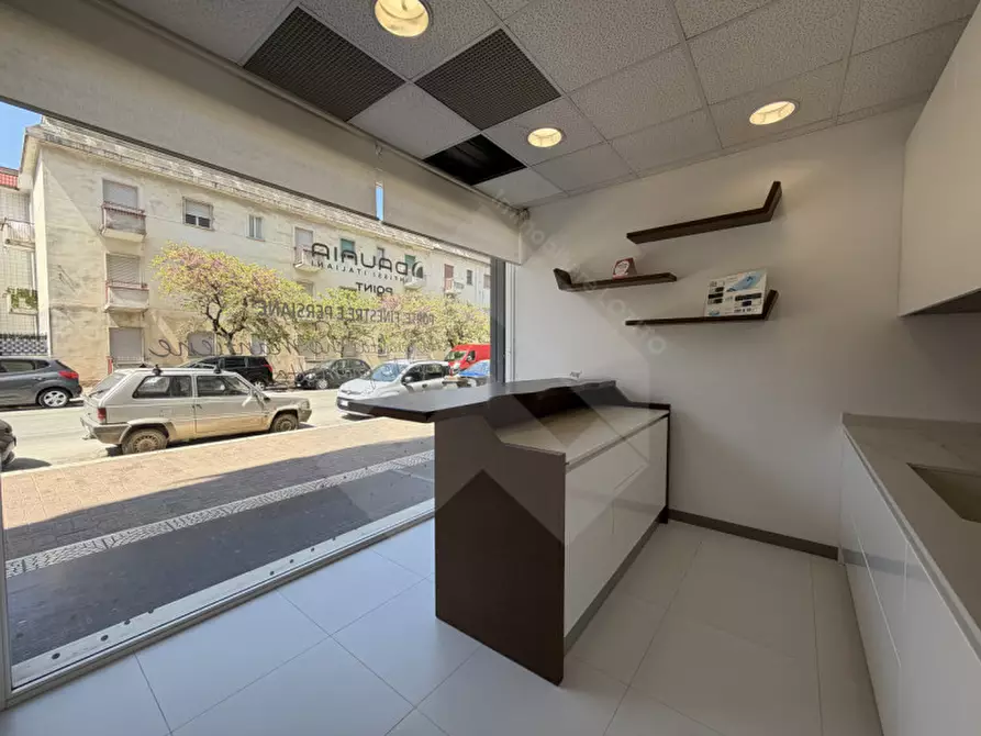 Immagine 7 di Negozio in vendita  in Via Barletta, 153-155 a Andria