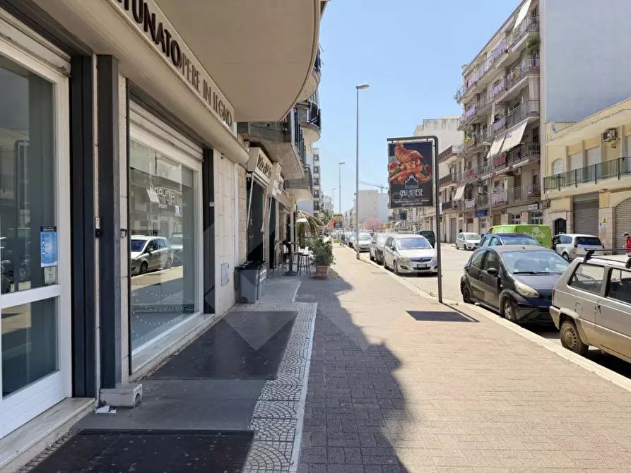 Immagine 10 di Negozio in vendita  in Via Barletta, 153-155 a Andria