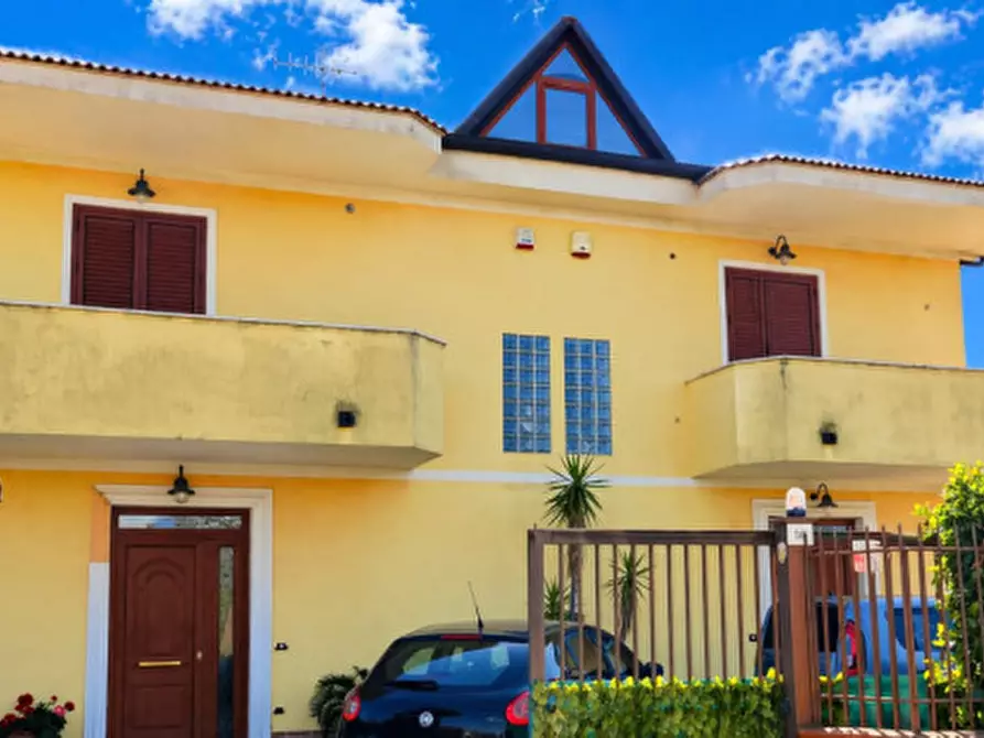 Immagine 1 di Casa bifamiliare in vendita  in VIA PALMENTO a Eboli