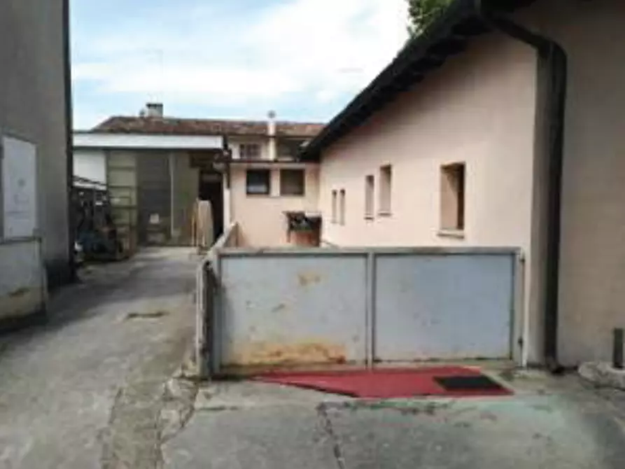 Immagine 2 di Attività commerciale in vendita  in Via Loreggia di Salvarosa a Castelfranco Veneto
