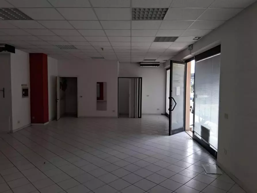 Immagine 1 di Negozio in vendita  in Via Giuseppe Mazzini, 223, 63821 Porto Sant'Elpidio FM, Italia a Porto Sant'elpidio