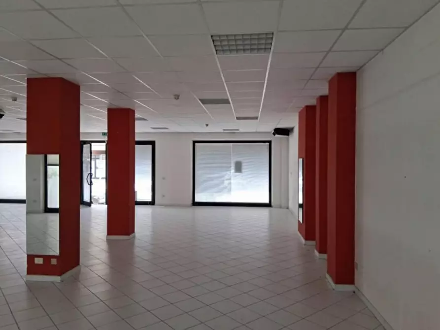 Immagine 3 di Negozio in vendita  in Via Giuseppe Mazzini, 223, 63821 Porto Sant'Elpidio FM, Italia a Porto Sant'elpidio