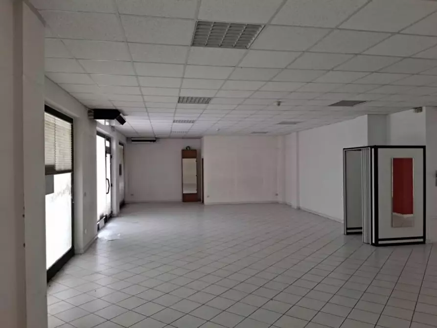 Immagine 4 di Negozio in vendita  in Via Giuseppe Mazzini, 223, 63821 Porto Sant'Elpidio FM, Italia a Porto Sant'elpidio