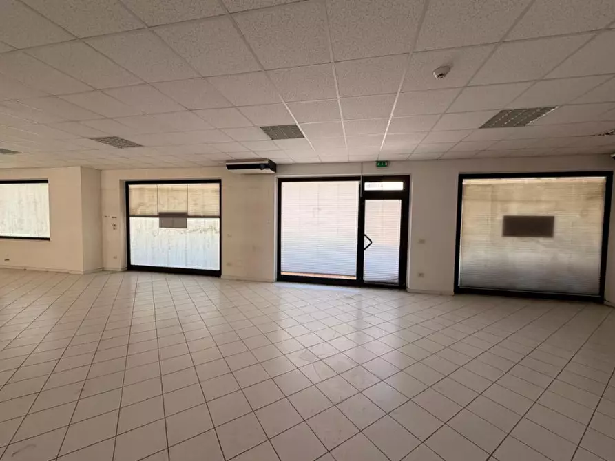 Immagine 5 di Negozio in vendita  in Via Giuseppe Mazzini, 223, 63821 Porto Sant'Elpidio FM, Italia a Porto Sant'elpidio