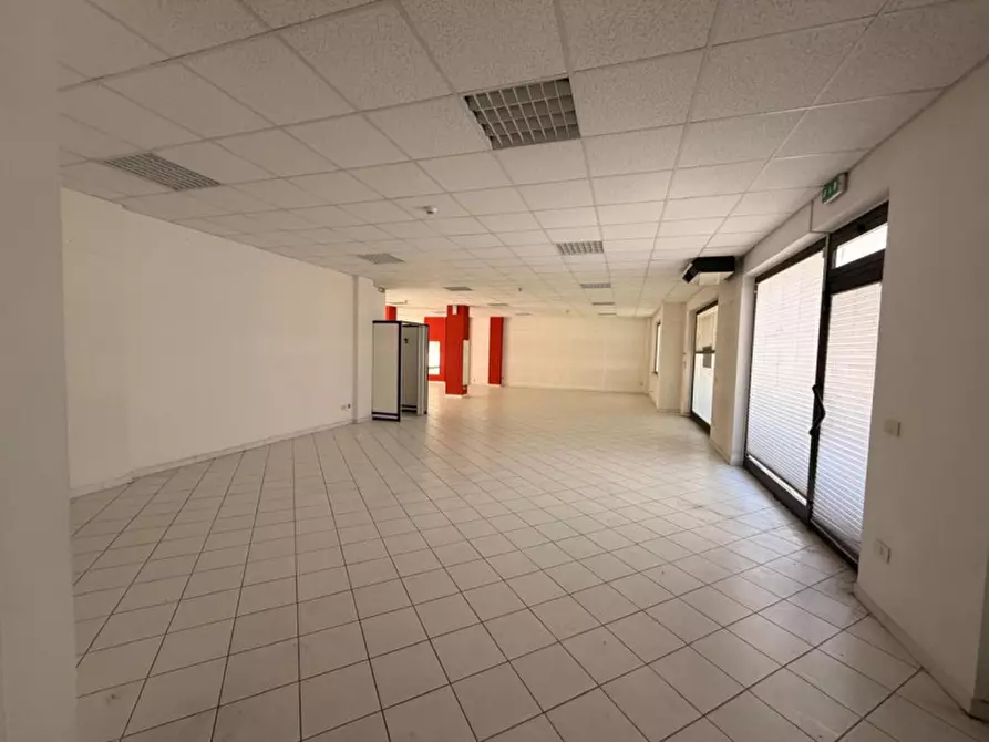 Immagine 12 di Negozio in vendita  in Via Giuseppe Mazzini, 223, 63821 Porto Sant'Elpidio FM, Italia a Porto Sant'elpidio