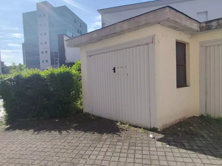 Immagine 2 di Garage in vendita  a Vicenza