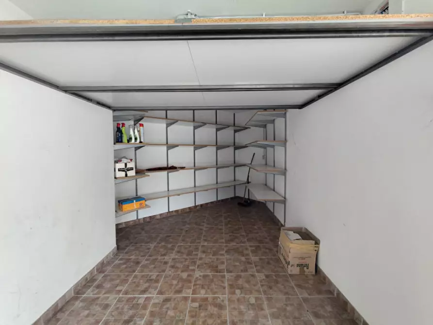 Immagine 4 di Garage in vendita  a Vicenza