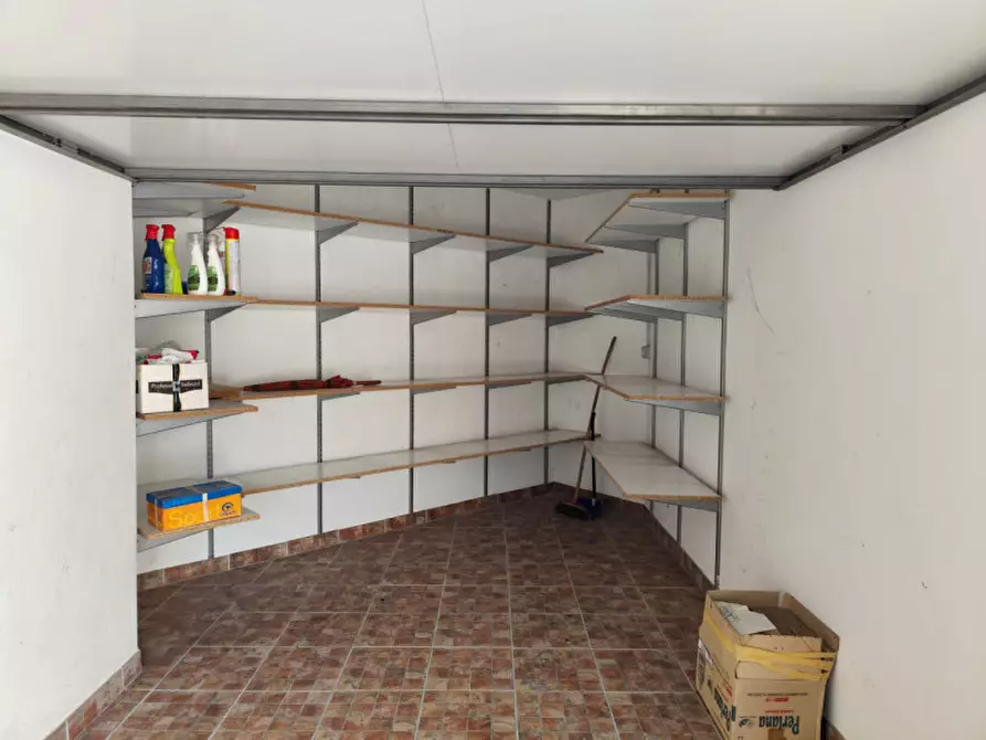 Immagine 5 di Garage in vendita  a Vicenza