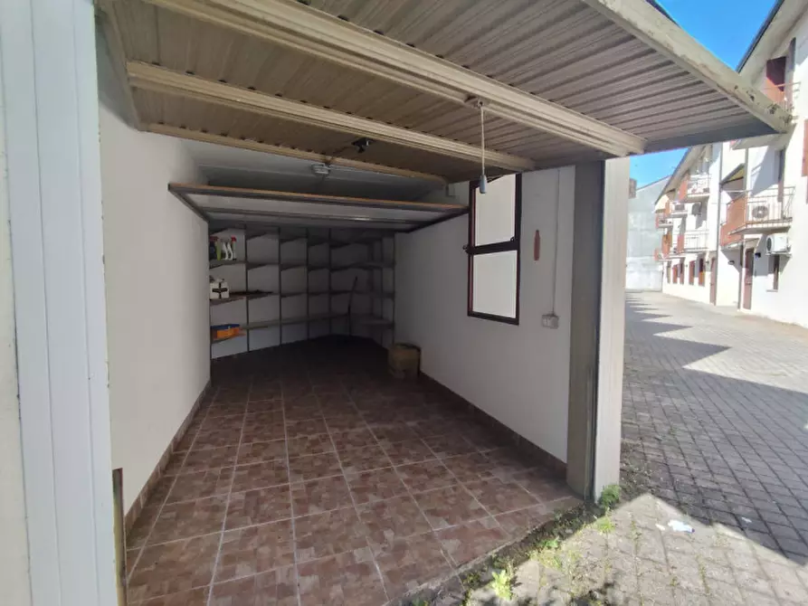 Immagine 7 di Garage in vendita  a Vicenza