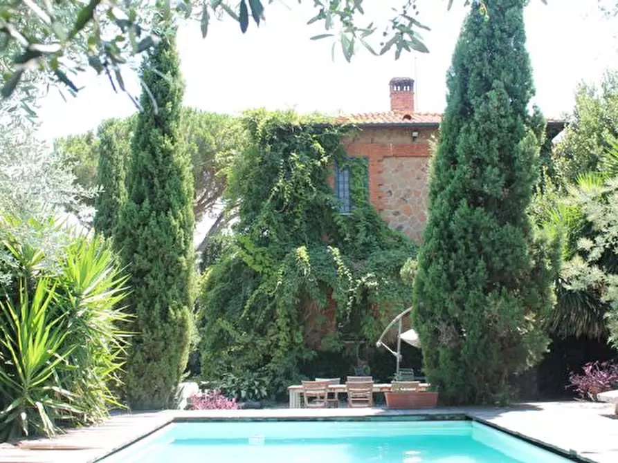 Immagine 1 di Villa in vendita  in Via di Fioranello a Roma
