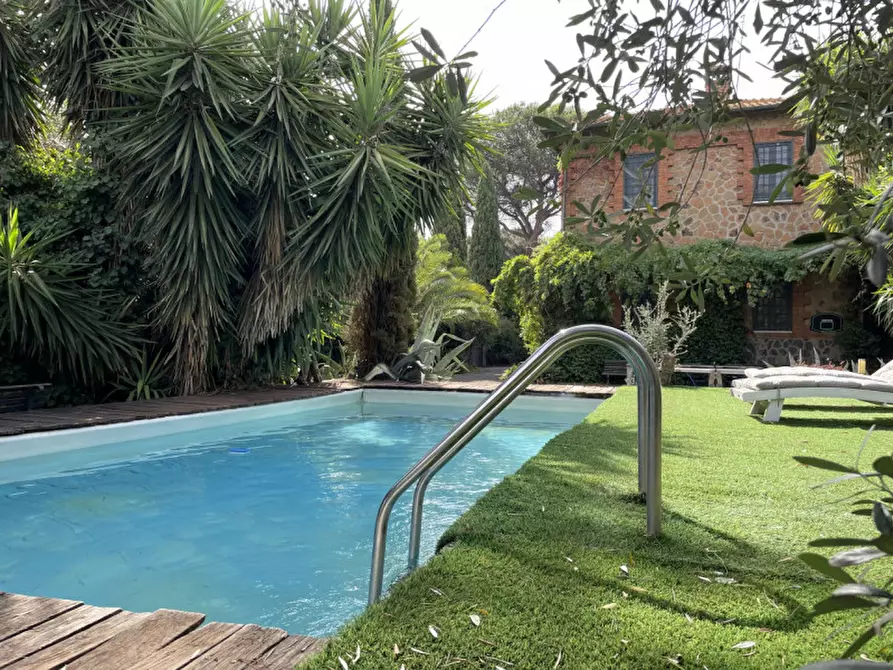 Immagine 2 di Villa in vendita  in Via di Fioranello a Roma