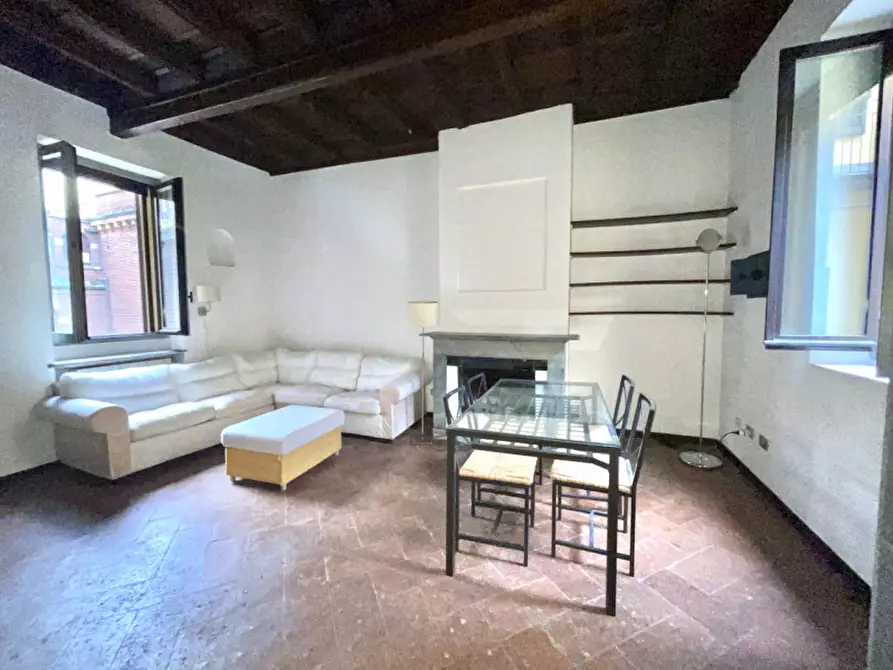 Immagine 1 di Appartamento in affitto  in Alzaia Naviglio Grande 26 a Milano