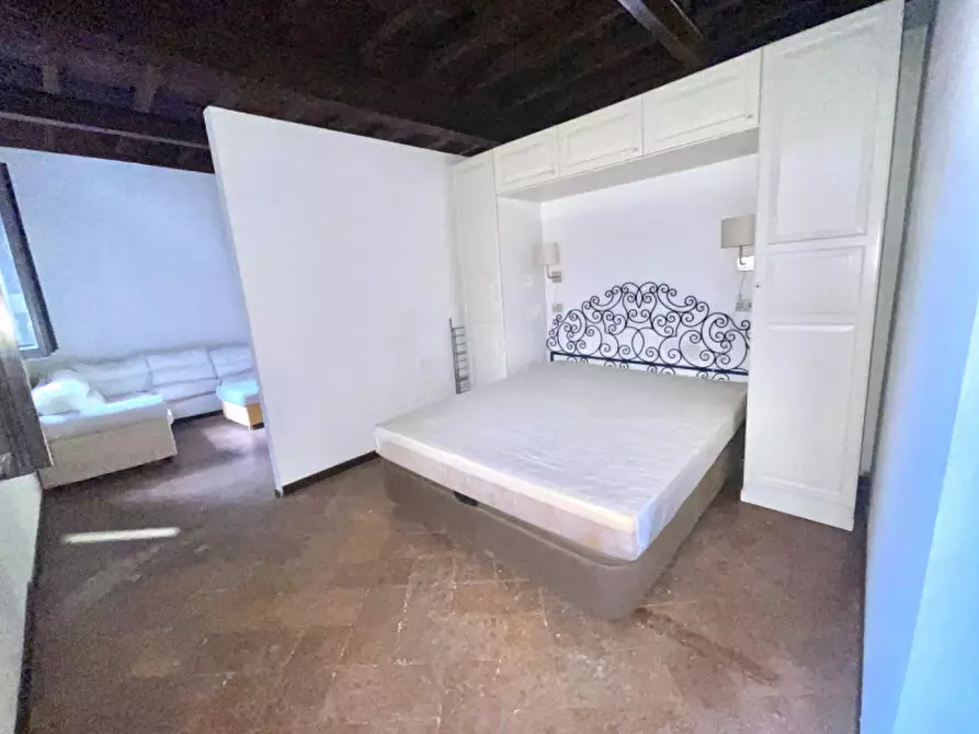 Immagine 8 di Appartamento in affitto  in Alzaia Naviglio Grande 26 a Milano
