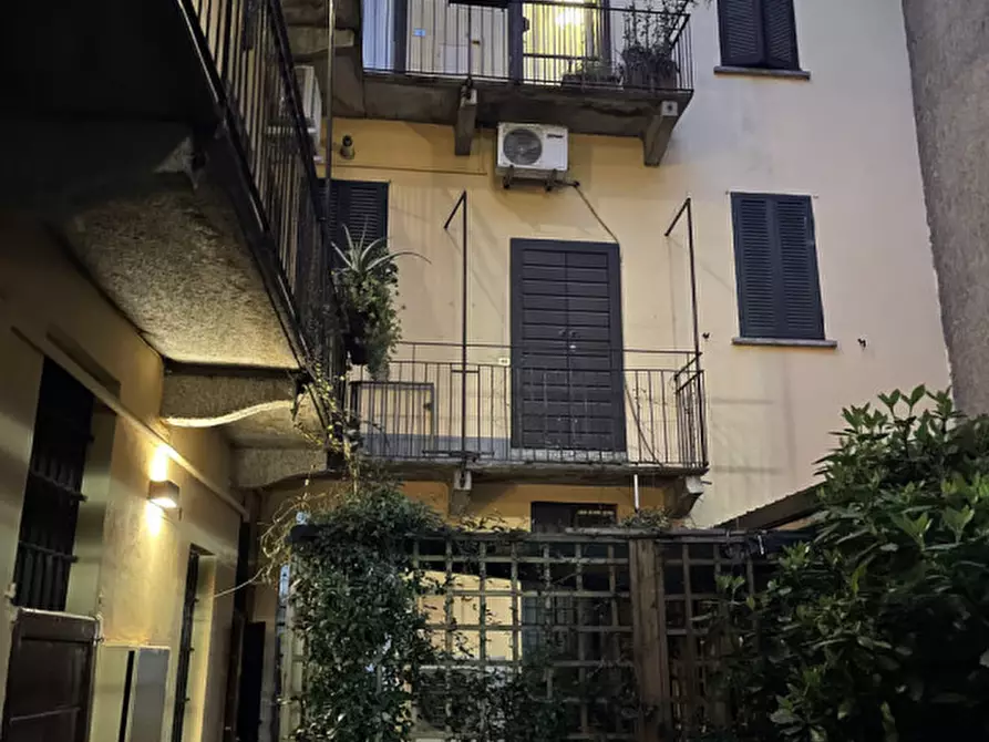 Immagine 10 di Appartamento in affitto  in Alzaia Naviglio Grande 26 a Milano