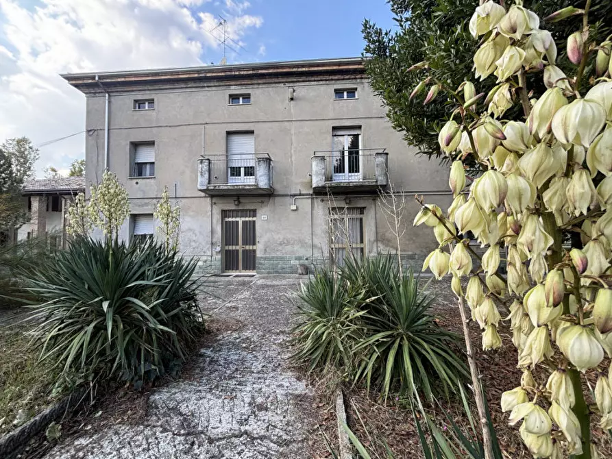 Immagine 2 di Casa trifamiliare in vendita  in Strada Chiesa di Castelnovo, 20 a Parma