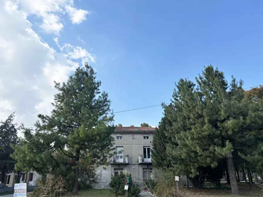 Immagine 4 di Casa trifamiliare in vendita  in Strada Chiesa di Castelnovo, 20 a Parma