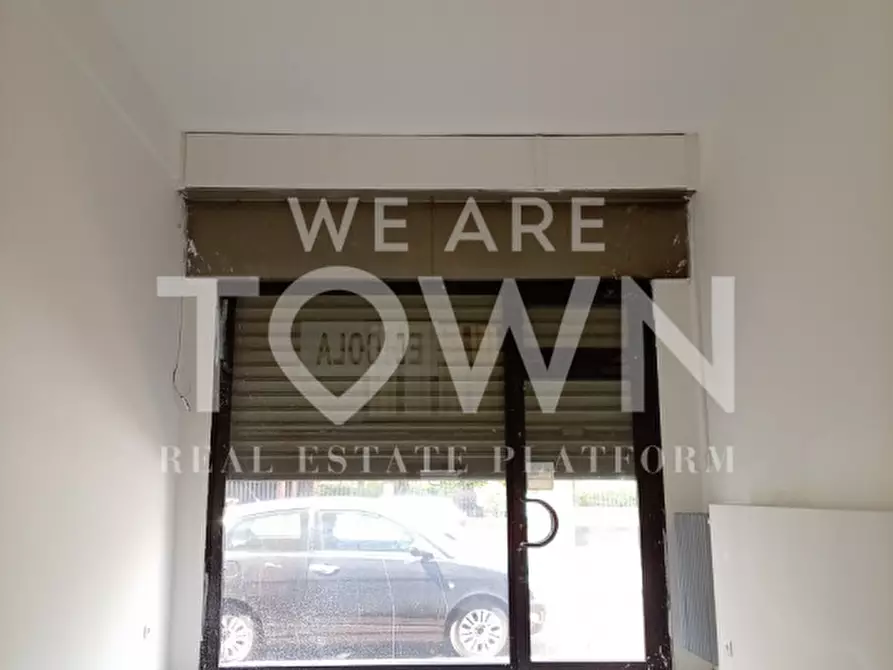 Immagine 9 di Negozio in affitto  in Viale Carlo Espinasse 84 a Milano