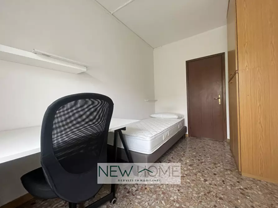 Immagine 1 di Camera in affitto  in Via Centro 108 a Verona