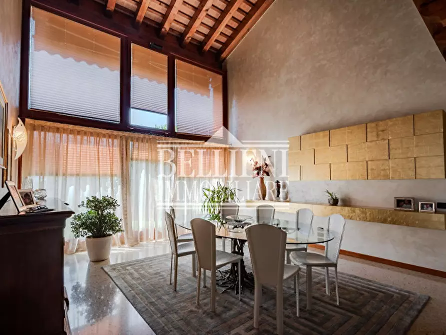 Immagine 1 di Villa in vendita  in Via Francesco Crispi a Costabissara