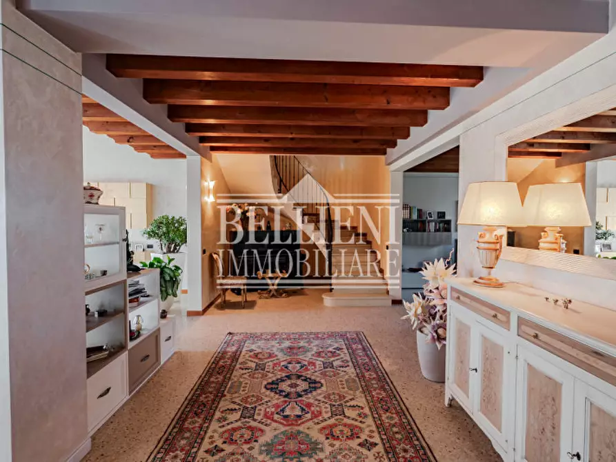 Immagine 2 di Villa in vendita  in Via Francesco Crispi a Costabissara