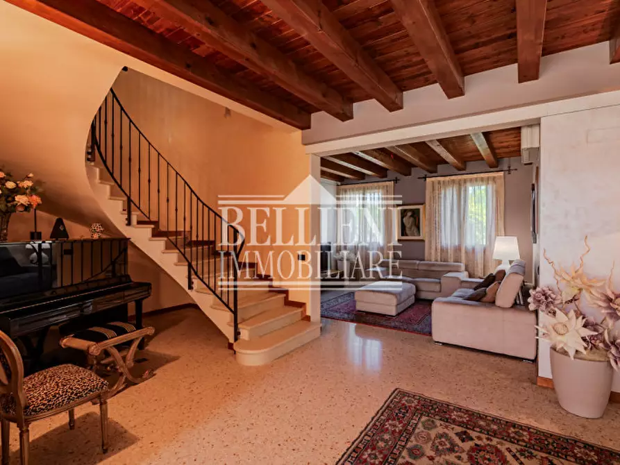 Immagine 3 di Villa in vendita  in Via Francesco Crispi a Costabissara