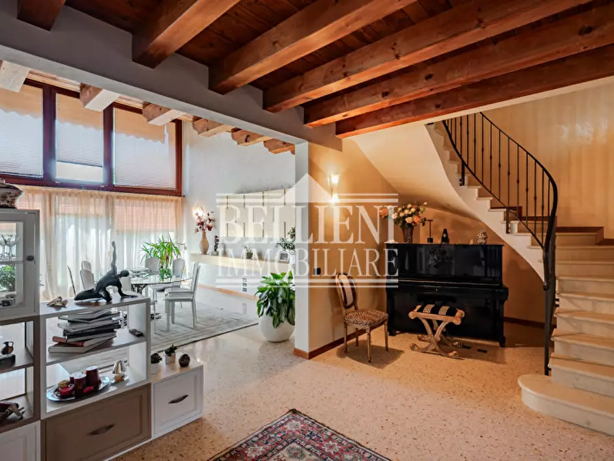 Immagine 18 di Villa in vendita  in Via Francesco Crispi a Costabissara