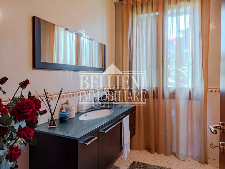 Immagine 12 di Villa in vendita  in Via Francesco Crispi a Costabissara