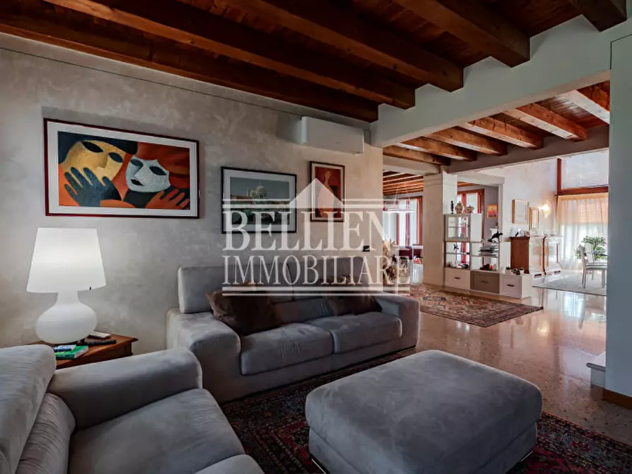 Immagine 19 di Villa in vendita  in Via Francesco Crispi a Costabissara