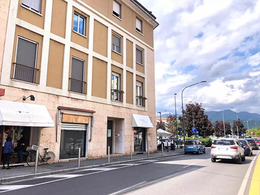 Immagine 1 di Negozio in vendita  in Via San Rocchino a Brescia