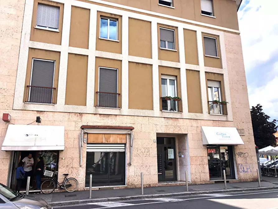 Immagine 2 di Negozio in vendita  in Via San Rocchino a Brescia