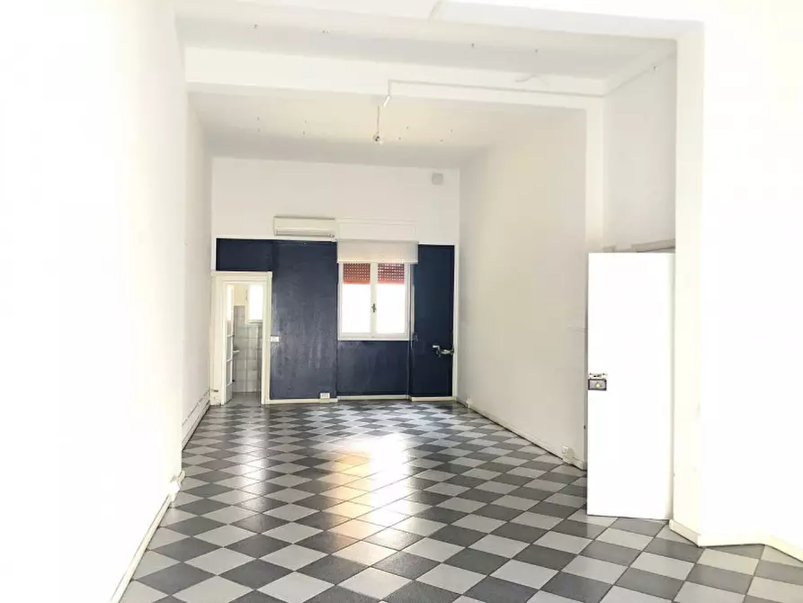 Immagine 5 di Negozio in vendita  in Via San Rocchino a Brescia