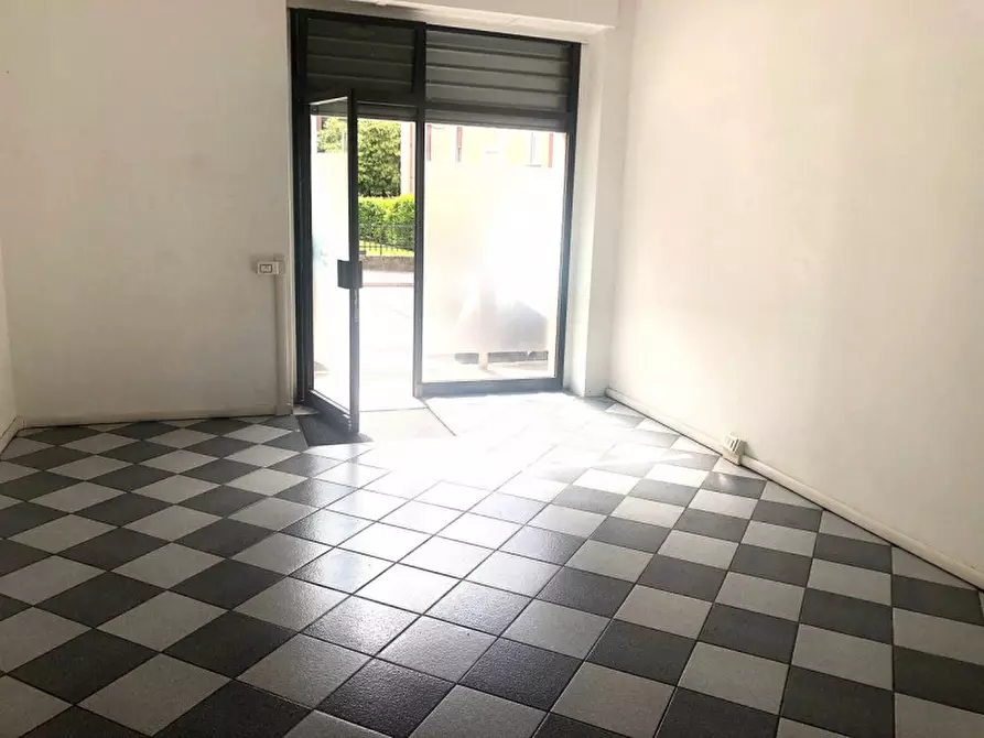 Immagine 6 di Negozio in vendita  in Via San Rocchino a Brescia