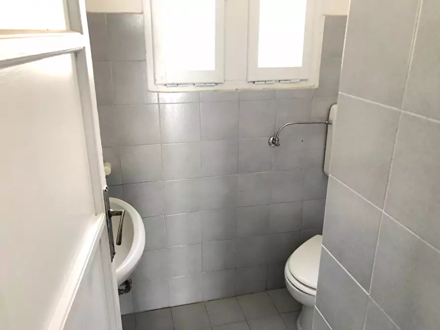Immagine 8 di Negozio in vendita  in Via San Rocchino a Brescia