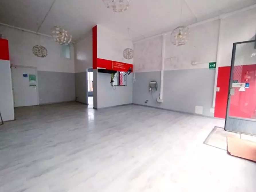 Immagine 2 di Negozio in affitto  in VIA ROMA 112 a Pino Torinese