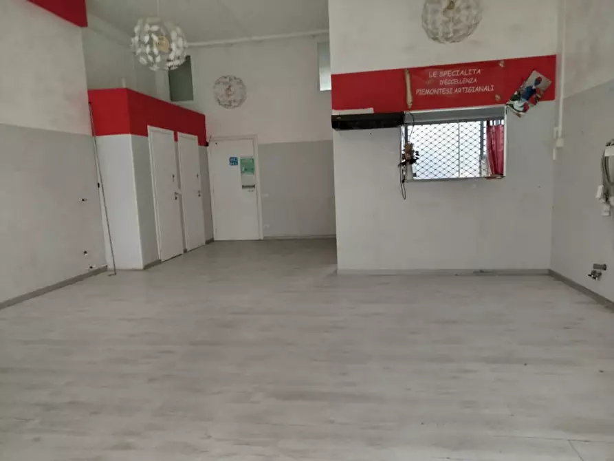 Immagine 3 di Negozio in affitto  in VIA ROMA 112 a Pino Torinese