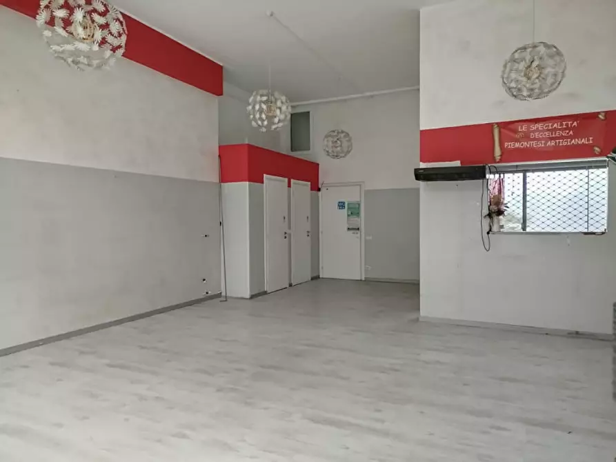 Immagine 4 di Negozio in affitto  in VIA ROMA 112 a Pino Torinese