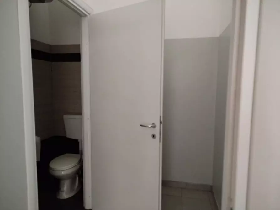 Immagine 5 di Negozio in affitto  in VIA ROMA 112 a Pino Torinese